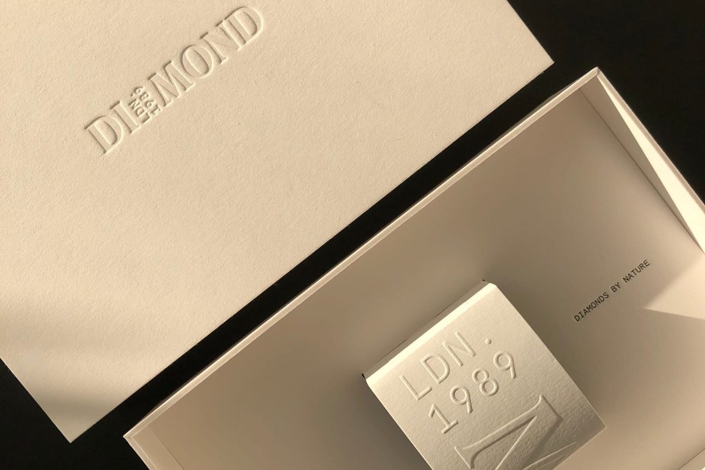 What Are the Advantages of Embossed and Debossed Printing Packaging Boxes? 1 What Are the Advantages of Embossed and Debossed Printing Packaging Boxes