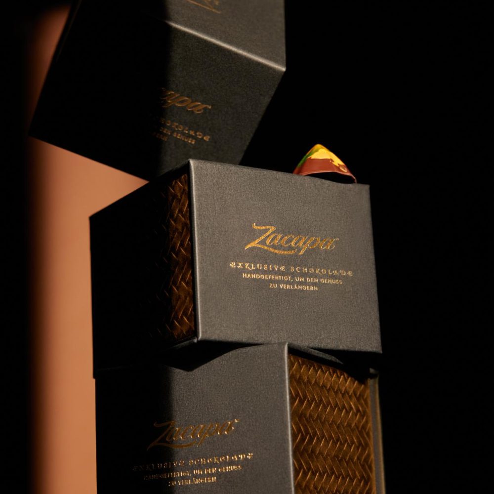 1734314092_Custom-Chocolate-Packaging-Elevate-Gifting-with-Exclusive-Boxes.jpg