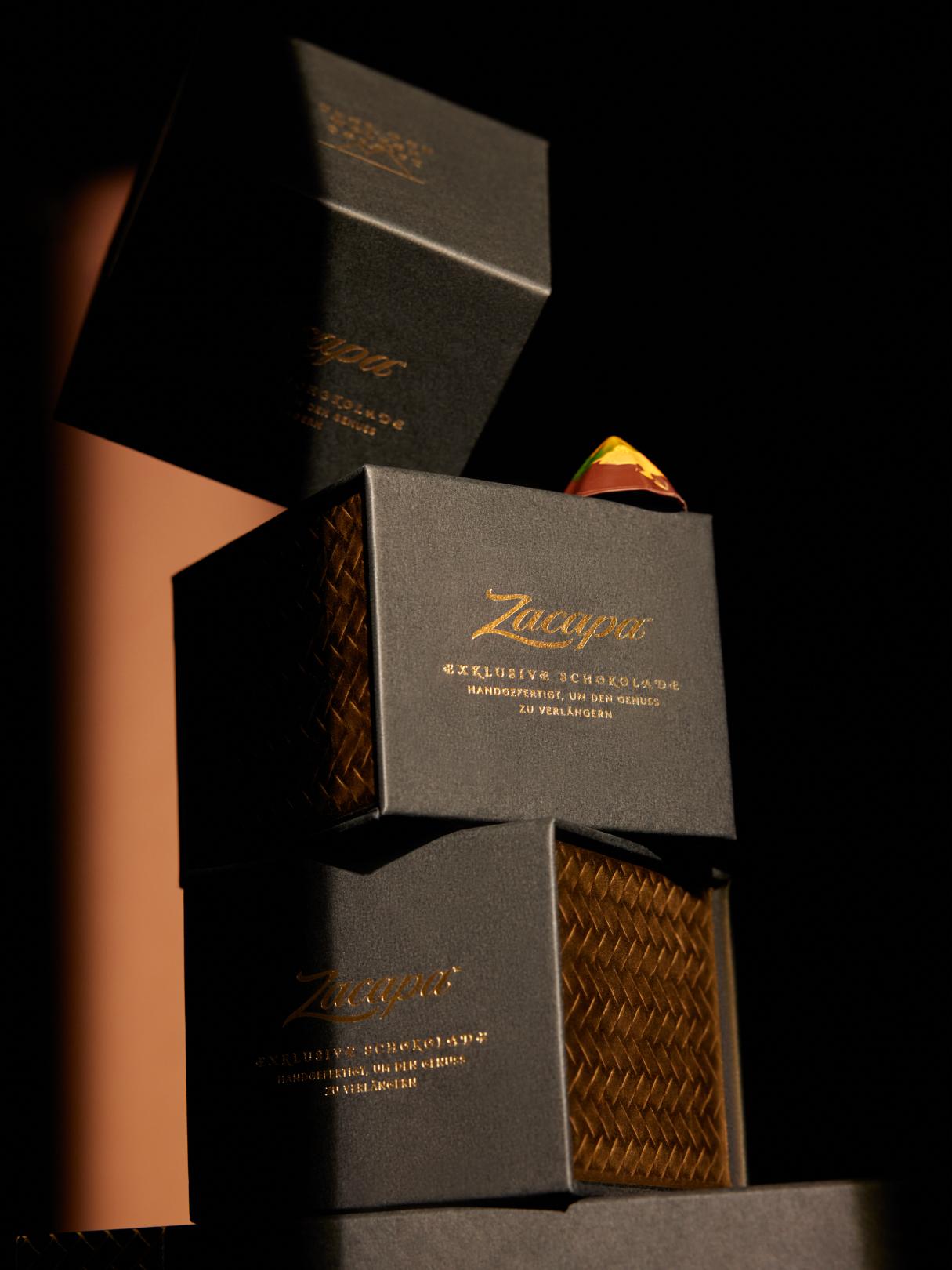 1734314092_Custom-Chocolate-Packaging-Elevate-Gifting-with-Exclusive-Boxes.jpg