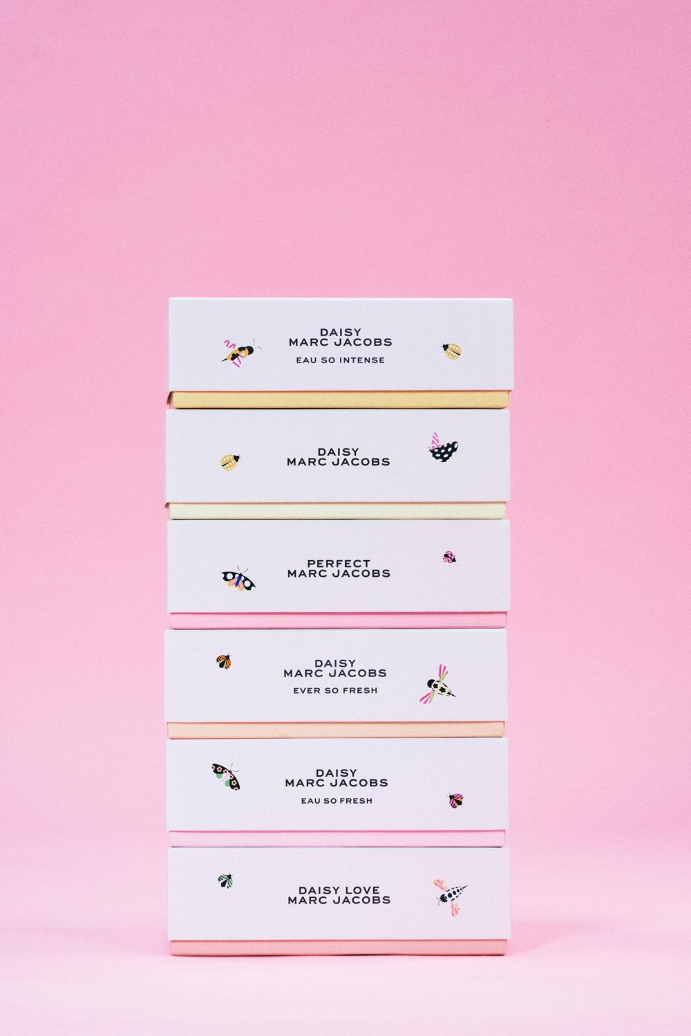 1734499429_Custom-Daisy-Packaging-Unleashing-Creativity-with-Bold-Boxes.jpg