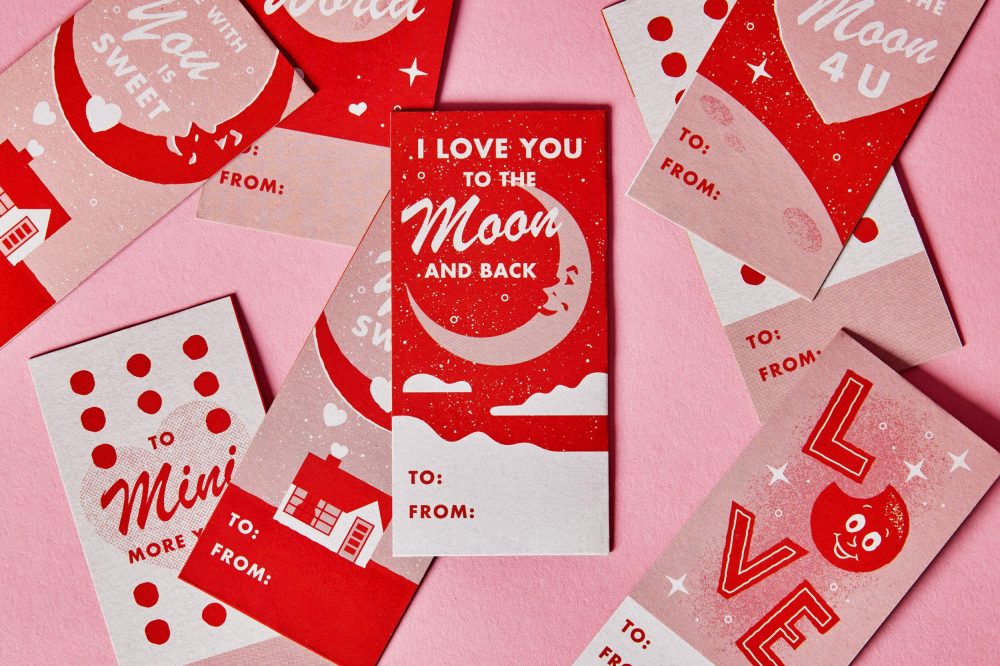 1734695461_Custom-MoonPie-Packaging-Unleash-the-Magic-with-Valentines-Boxes.jpg