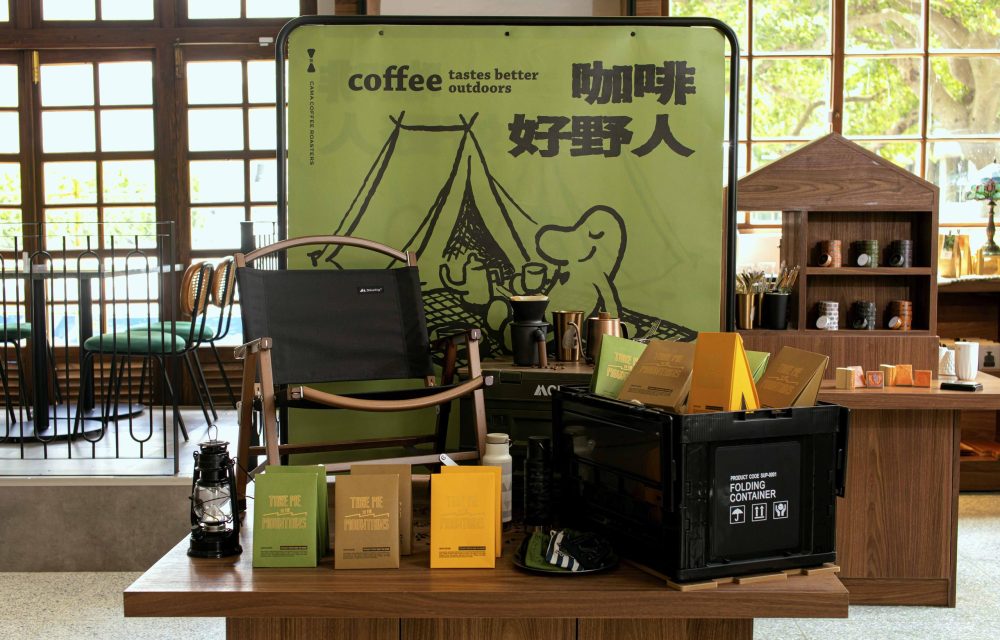 1734943750_Custom-Coffee-Packaging-Unleash-Adventure-with-Fresh-Boxes.jpg