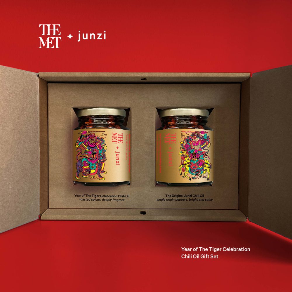 1735312454_Custom-Chili-Packaging-Elevate-Your-Gifting-with-Artful-Boxes.jpg