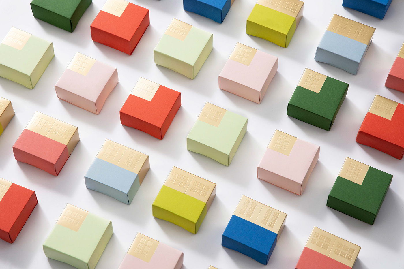 Custom Moon Packaging: Experience Tradition with Modern Boxes!