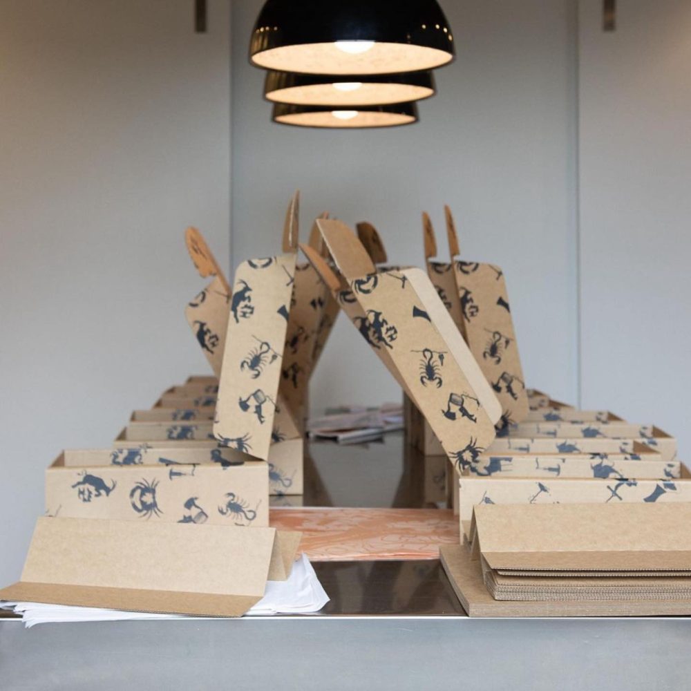 inke_packaging_Packing_orders_with_@astrovino_Instagram标