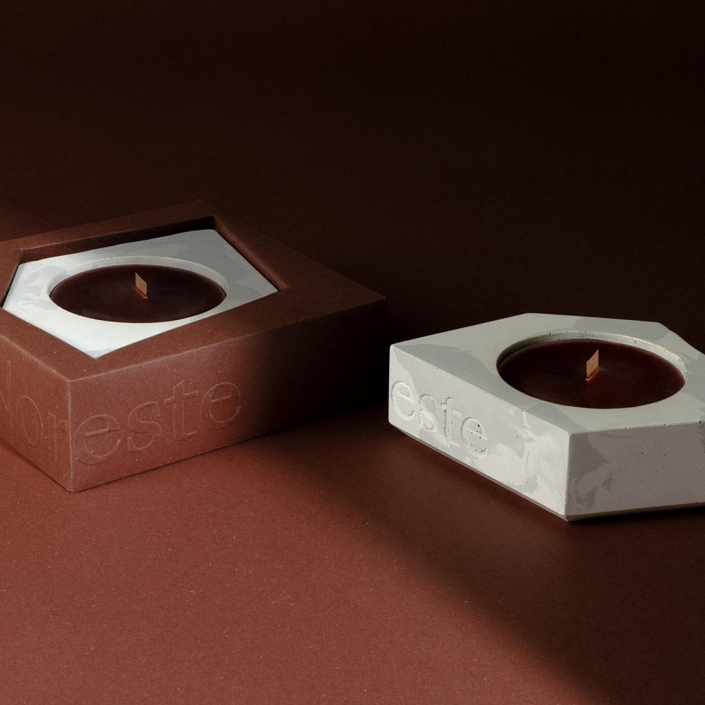 1735727216_Custom-Candle-Packaging-Transforming-Spaces-with-Unique-Designs.jpg