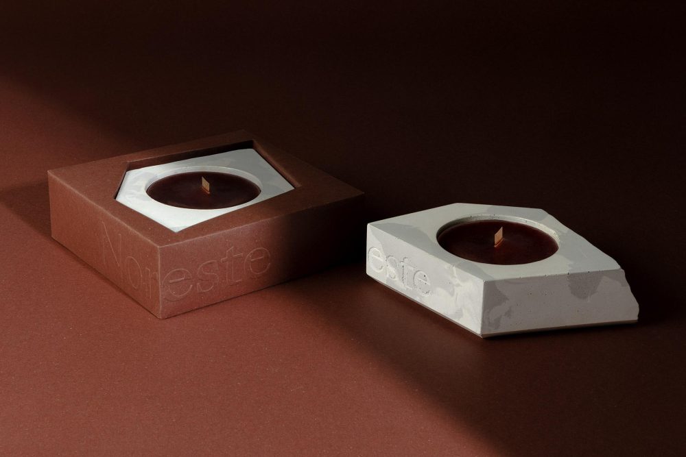 1735727216_Custom-Candle-Packaging-Transforming-Spaces-with-Unique-Designs.jpg