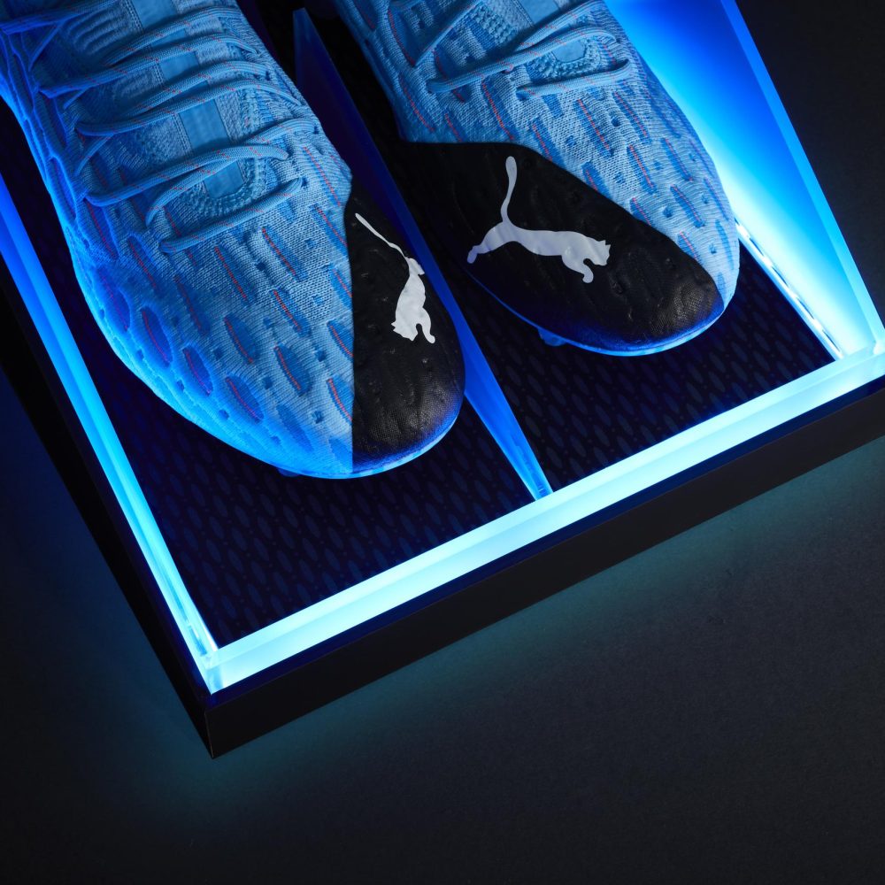 1736058939_Custom-Shoe-Packaging-Unleashing-Power-with-Electric-Blue-Boxes.jpg