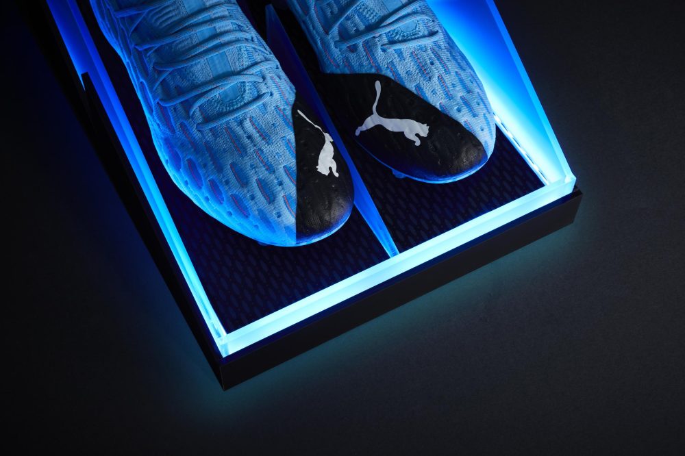 1736058939_Custom-Shoe-Packaging-Unleashing-Power-with-Electric-Blue-Boxes.jpg