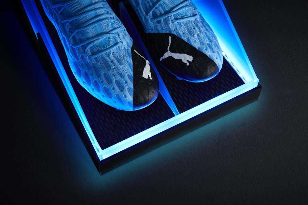 1736058940_Custom-Shoe-Packaging-Unleashing-Power-with-Electric-Blue-Boxes.jpg