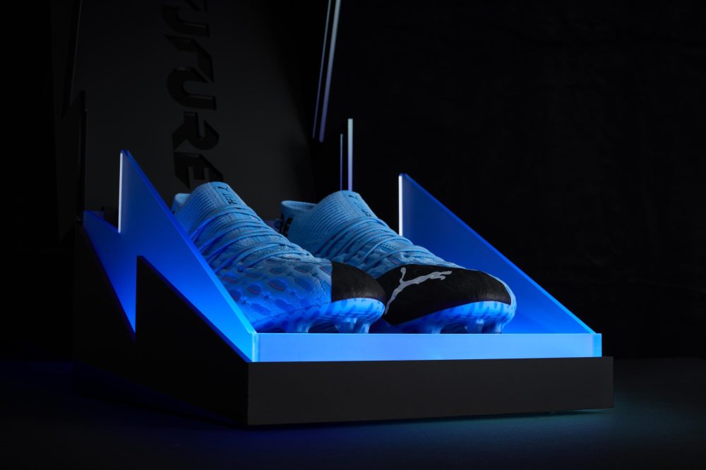 1736058942_Custom-Shoe-Packaging-Unleashing-Power-with-Electric-Blue-Boxes.jpg