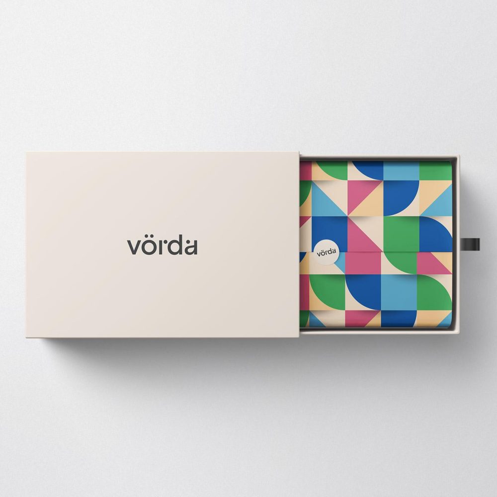 1736473853_Custom-Vorda-Packaging-Enhance-Your-Brand-with-Unique-Gift-Boxes.jpg